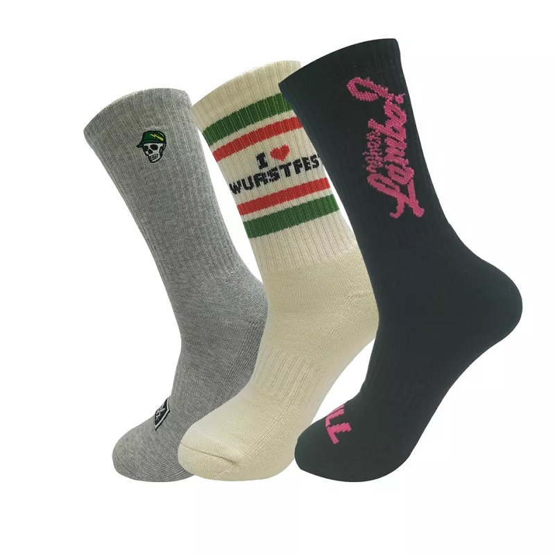 Sports socks custom knitting logo high quality comfortable men socks.jpg