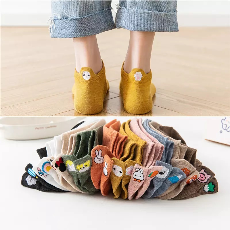 Four seasons cartoon embroidery ear-lifting boat socks for women.jpg