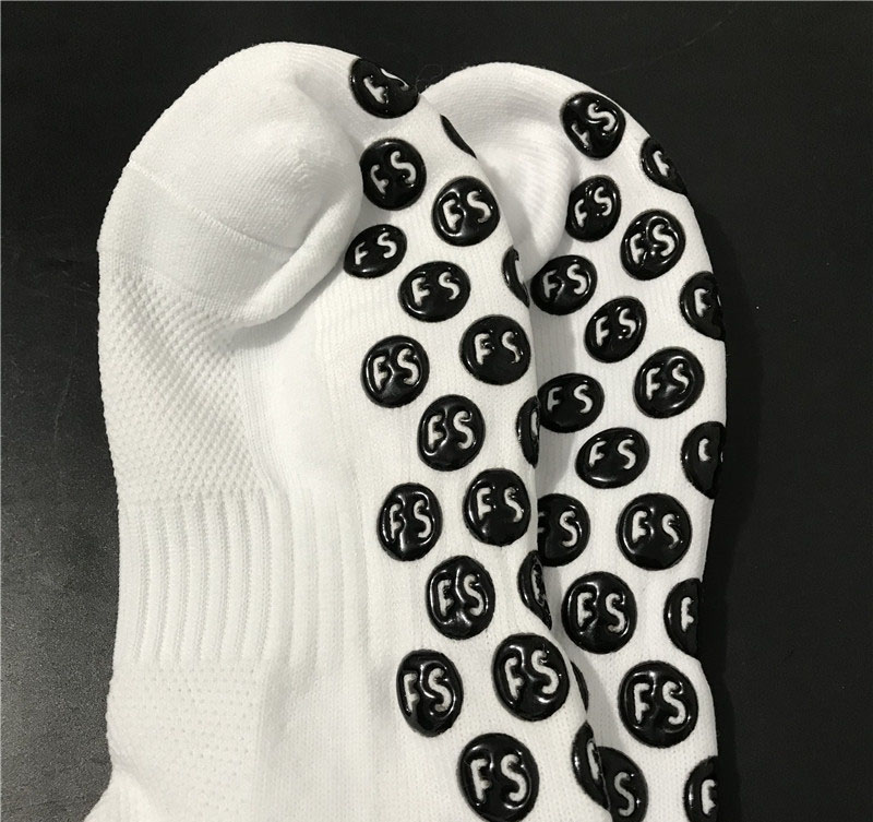 Custom sport football grip anti slip socks.jpg